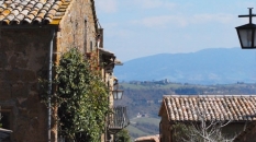 narrowstreet_civitadibagnoregio_cameraandcarryon-jpg