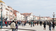 walkway_snapshotvenice_cameraandcarryon-jpg