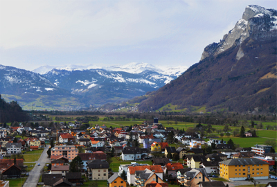 feature_liechtenstein_photoonthemap_cameraandcarryon