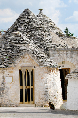 feature_alberobello_photoonthemap_cameraandcarryon